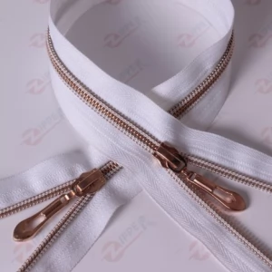 Спіральна блискавка Тип 7 білий, ланка Gold-rose з білою ниткою, 100см.  2біг