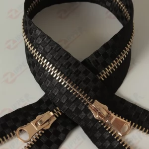 Металева блискавка тип 5 атлас чорна шахматка, ланка GOLD, 100см.  2 б.