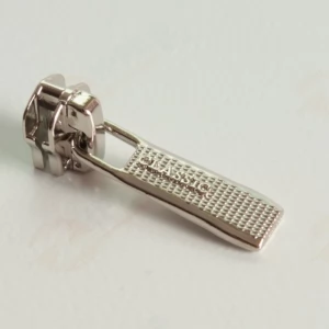 Бігунок Тип 3 язичок classic для металевої блискавки, NICKEL, з фіксатором (100шт.)