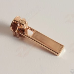 Бігунок Тип 3 язичок гладкий для металевої блискавки, GOLD, з фіксатором (100шт.)