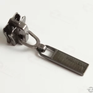 Бігунок ШХ Тип 8 з підвіскою голограма 1326 для тракторної блискавки, колір темний нікель, 50шт.