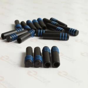 Пластиковий наконечник шнурка, колір чорний з синім, 100шт.