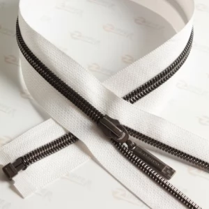 Спіральна блискавка Тип 7 білий, ланка Black Silver, 80см.  1б.  fashion