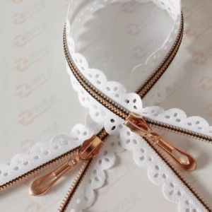 Спіральна блискавка тип 7 ажурні, ланка GOLD ROSE, біла 80см.  2 бігунка