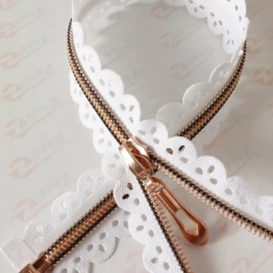 Спіральна блискавка тип 7 ажурні, ланка GOLD ROSE, біла 80см.  I бігунок