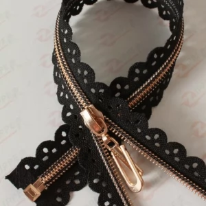 Спіральна блискавка тип 7 ажурні, ланка GOLD ROSE, чорна 80см.  I бігунок