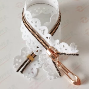 Спіральна блискавка тип 7 ажурні, ланка GOLD ROSE, біла 18см