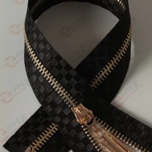 Металева блискавка тип 5 атлас чорна шахматка, ланка Gold, 100см.  1б.