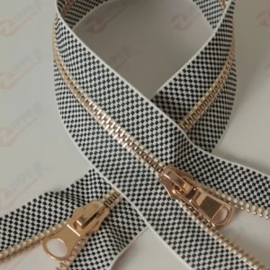 Металлическая молния Т5 черно-белая шахматка, звено Gold , 100см. IIб.